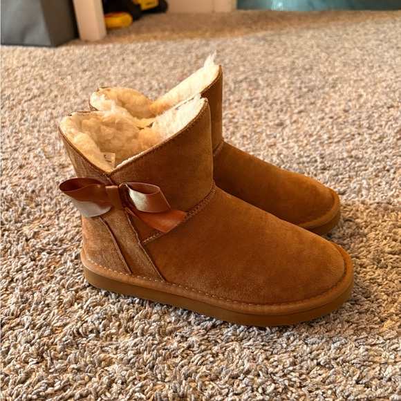 Girls Paws bow faux fur boots - Picture 1 of 7